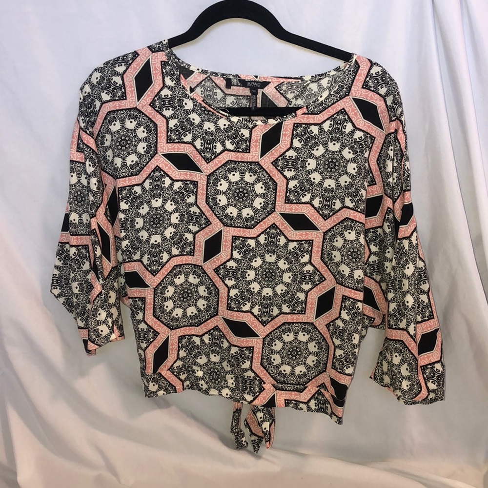 Open Back 3/4 Length Sleeve Shirt